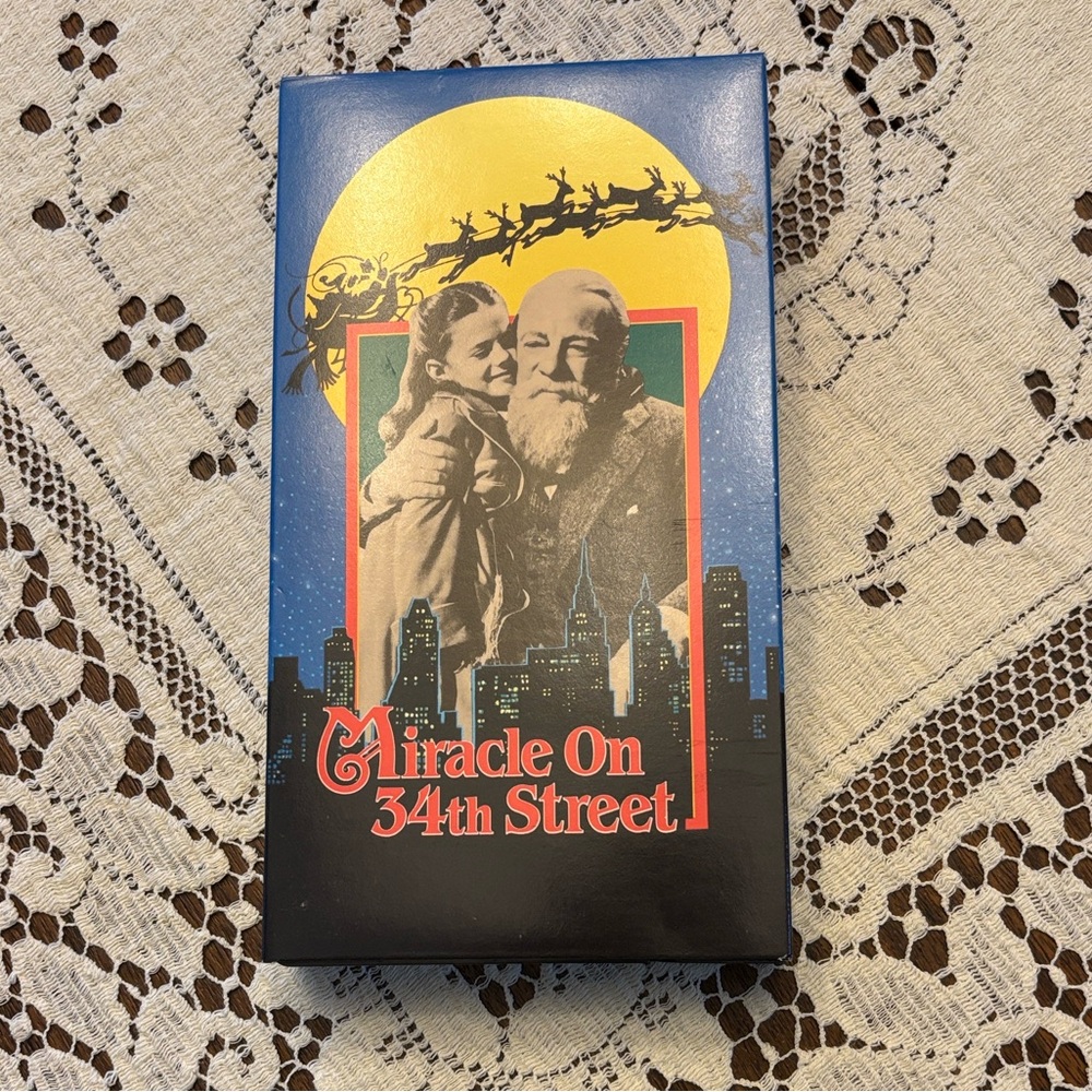 Miracle on 34th St B/W VHS